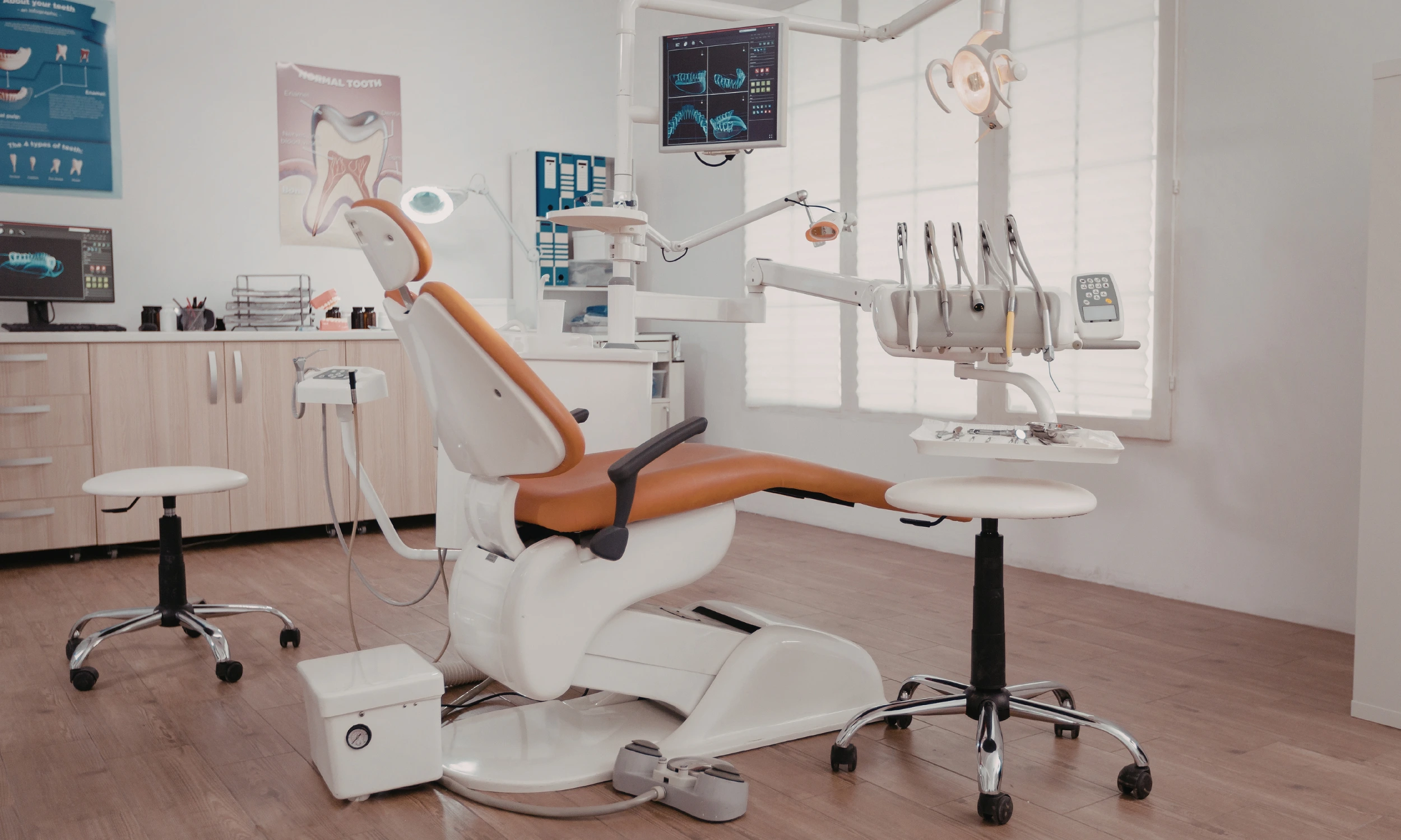 Starting a Squat Dental Practice in the UK: Your 90-Day Marketing Launch Plan